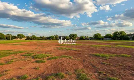 Terreno disponível para venda 308 m² no bairro Novo Mundo em Uberlândia MG