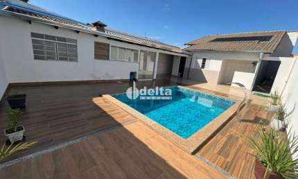 Casa disponível para aluguel e venda no bairro São Jorge em Uberlândia-MG