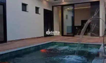 Casa no condomínio Raros Alto Umuarama disponível para venda em Uberlândia-MG