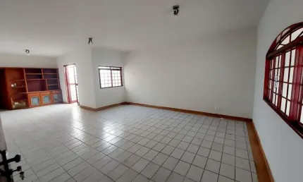 Casa disponível para locação e venda no bairro vigilato pereira em uberlândia-mg