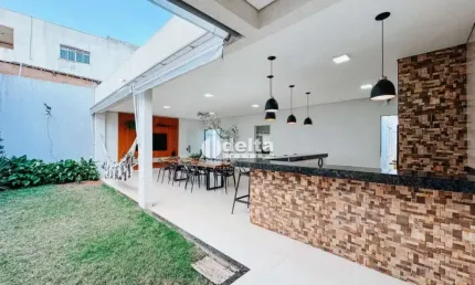Casa com 240m² de área construída disponivel para locação,bairropresidente roosevelt - uberlândia