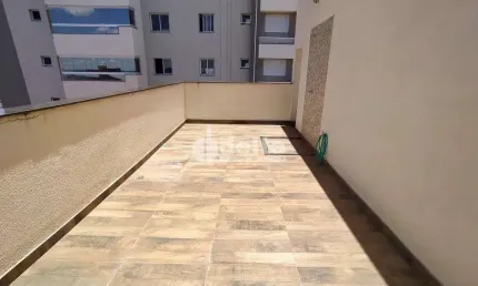 Cobertura, disponível para locação e venda no bairro Santa Mônica, Uberlândia-MG
