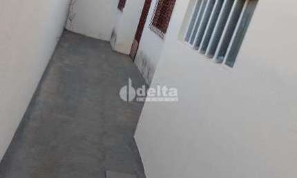 Casa residencial disponível para locação no bairro Custódio Pereira em Uberlândia-MG