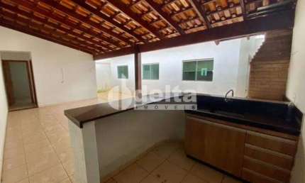 Casa residencial disponível para Locação e Venda no bairro Alto Umuarama em Uberlândia-MG.