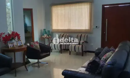 Casa residencial disponível para venda no bairro Jardim das Acácias em Uberlândia MG