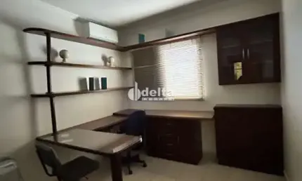 Cobertura disponível para venda no bairro Santa Mônica em Uberlândia-MG