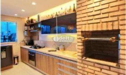 Cobertura disponível para venda e locação no bairro Tabajaras em Uberlândia-MG