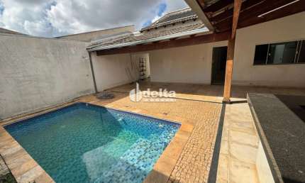 Casa residencial disponível para Locação no bairro Jardim Europa em Uberlândia-MG.