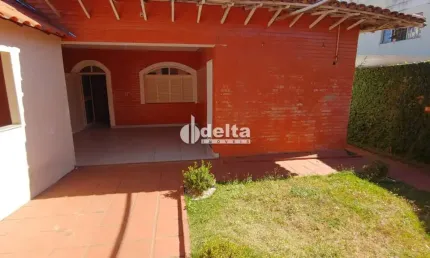 Casa disponível para venda no bairro Saraiva em Uberlândia-MG