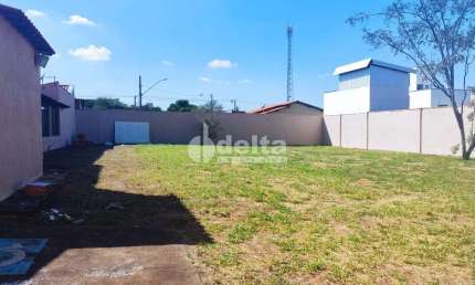 Casa com 7 quartos à venda em Saraiva, Uberlândia 
