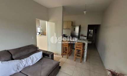 Casa residencial disponível para venda no bairro Jardim Holanda em Uberlândia - MG.