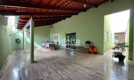 Casa com 4 quartos à venda no Jardim das Palmeiras, Uberlândia 