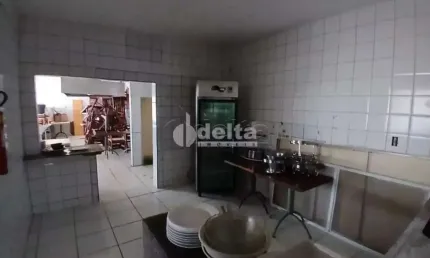 Loja disponível para locação e venda no bairro Fundinho em Uberlândia-MG.