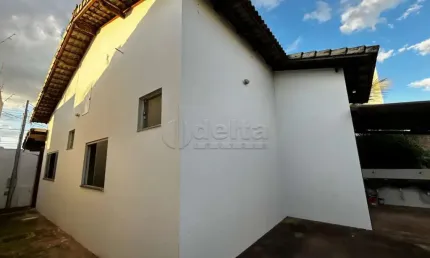 Casa com 2 quartos à venda no Jardim Botânico, Uberlândia 