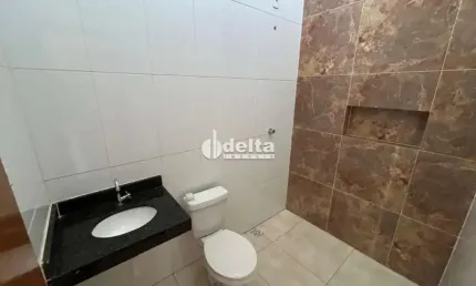Sobrado disponível para venda no bairro Novo Mundo em Uberlândia-MG