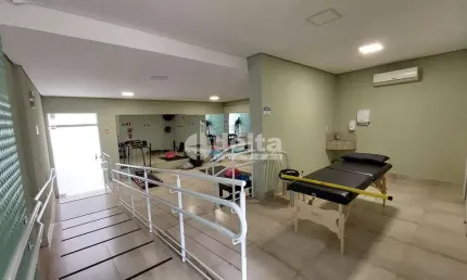 Casa comercial disponível para venda no bairro nossa senhora aparecida em uberlândia-mg