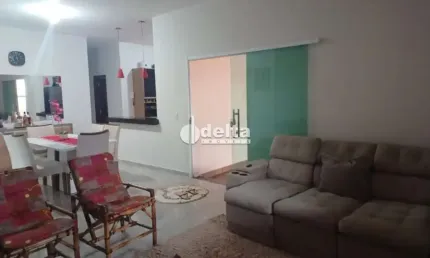 Casa disponível para venda no bairro pampulha em uberlândia-mg