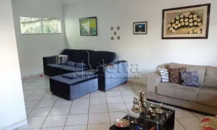 Casa residencial disponível para venda no bairro Santa Mônica em Uberlândia - MG