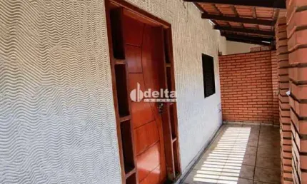 Colônia disponível para venda no bairro santa mônica em uberlândia mg