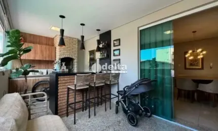 Apartamento disponível para venda no bairro Santa Mônica em Uberlândia-MG