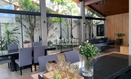 Casa residencial disponível para locação e venda no bairro jardim karaíba em uberlândia mg