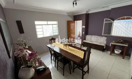 Casa disponível para venda no bairro Santa Mônica em Uberlândia MG