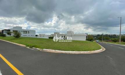 Terreno no condomínio Jardins Gênova disponível para venda em Uberlândia-MG