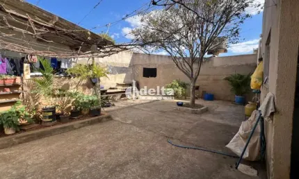 Casa disponível para venda no bairro Laranjeiras em Uberlândia MG