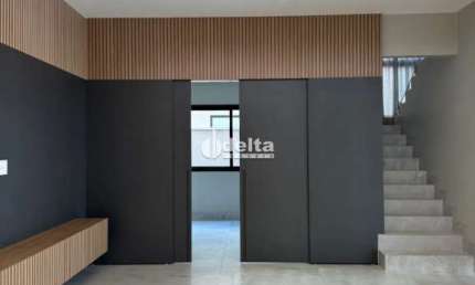 Casa no condomínio Alphaville 1 disponível para venda em Uberlândia-MG