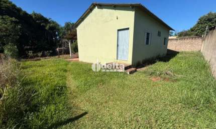Chacara disponível para venda no bairro Morada do Pássaros em Uberlândia-MG