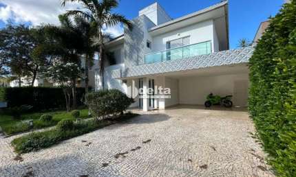 Casa no condomínio Jardins Roma disponível para Locação e venda em Uberlândia-MG