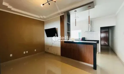 Casa residencial disponível para locação e venda no bairro Jardim Europa em Uberlândia-MG.