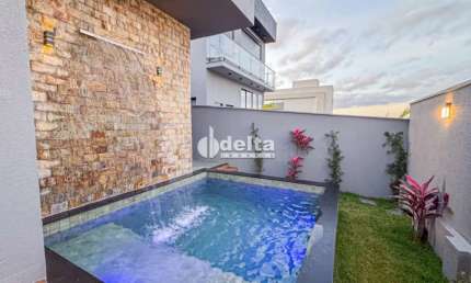 Casa no condomínio Terras Alpha disponível para venda em Uberlândia-MG