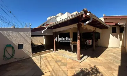 Casa disponível para venda no bairro santa mônica em uberlândia mg