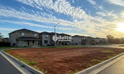 Área de esquina disponível para venda 1.700 m² no bairro Saraiva em Uberlândia-MG