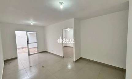 Casa em condomínio disponível para locação no bairro Aclimação em Uberlândia-MG