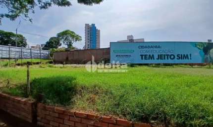 Área disponível para venda 1.330 m² no bairro Tabajaras em Uberlândia-MG