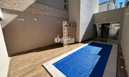 Casa no condomínio Village Paradiso I para venda no bairro Granja Marileuza em Uberlândia-MG.