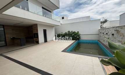 Casa em condomínio disponível para venda no bairro Laranjeiras em Uberlândia-MG