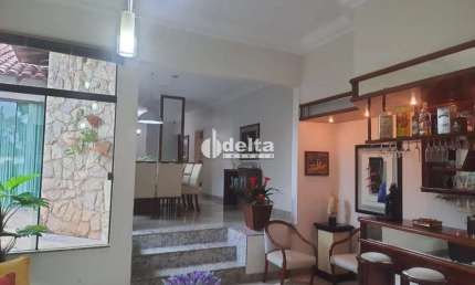 Casa disponível para venda no bairro Cidade Jardim em Uberlândia MG