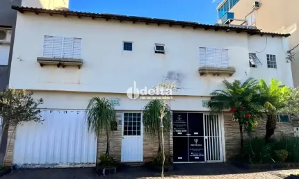 Sobrado disponível para venda no bairro Brasil em Uberlândia MG