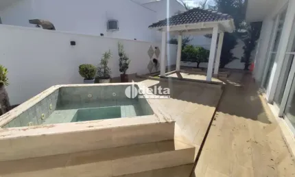 Casa no condomínio JARDINS GÊNOVA disponível para venda em Uberlândia-MG