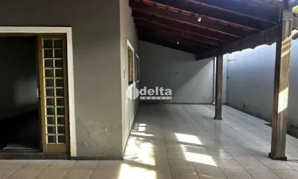 Casa residencial  disponível para venda no bairro segismundo pereira em uberlândia-mg