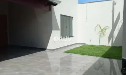 Casa residencial disponível para venda no bairro Minas Gerais em Uberlândia-MG