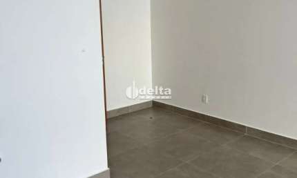Loja disponível para venda no bairro Santa Mônica em Uberlândia-MG.