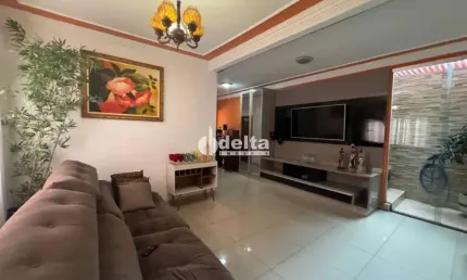 Casa residencial  disponível para venda no bairro Nova Uberlândia em Uberlândia-MG