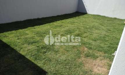 Casa residencial e comercial disponível para venda no bairro Brasil em Uberlândia-MG