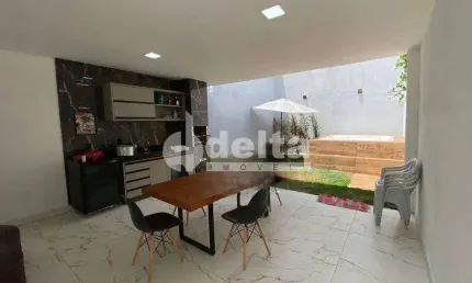 Casa disponível para venda no bairro Aclimação em Uberlândia MG