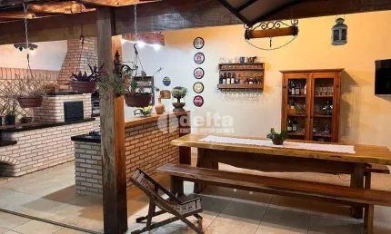 Casa disponível para venda no bairro gravatás em uberlândia mg