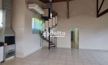 Casa disponível para venda no bairro Santa Mônica em Uberlândia-MG